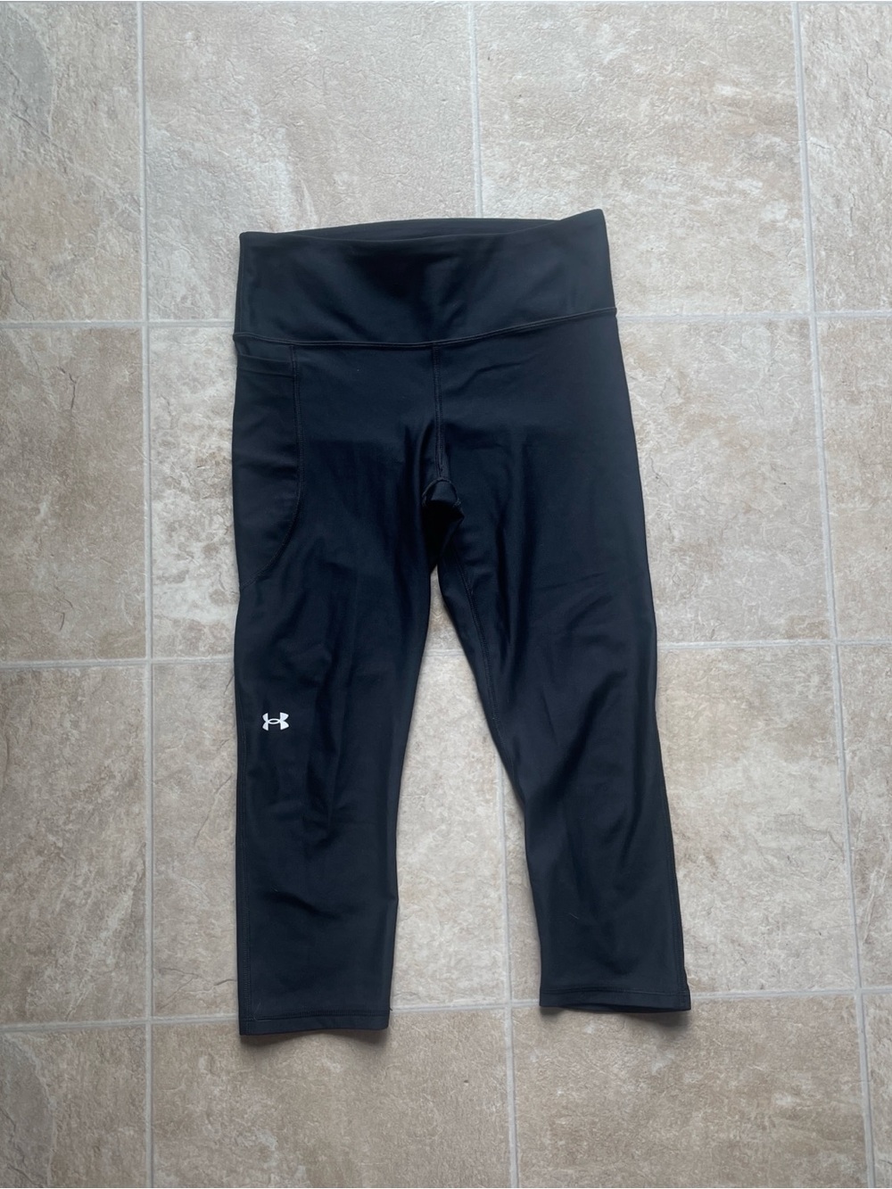 Under Armour HeatGear Compression Capri Leggings Medium Gym Athletic